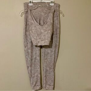 Max Studio Performance reversible Sochi sports bra & leggings, sand snake print